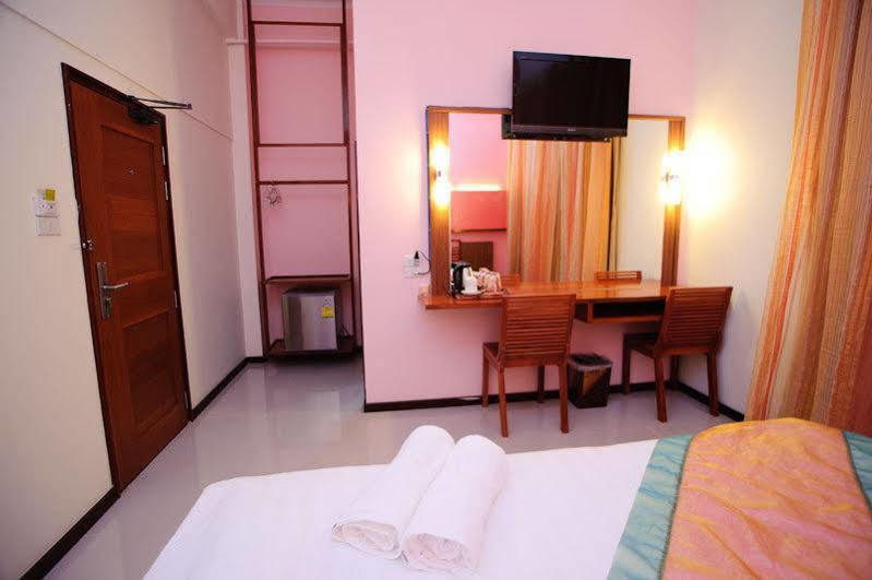 Much-Che Manta Boutique Hotel Udon Thani Bagian luar foto